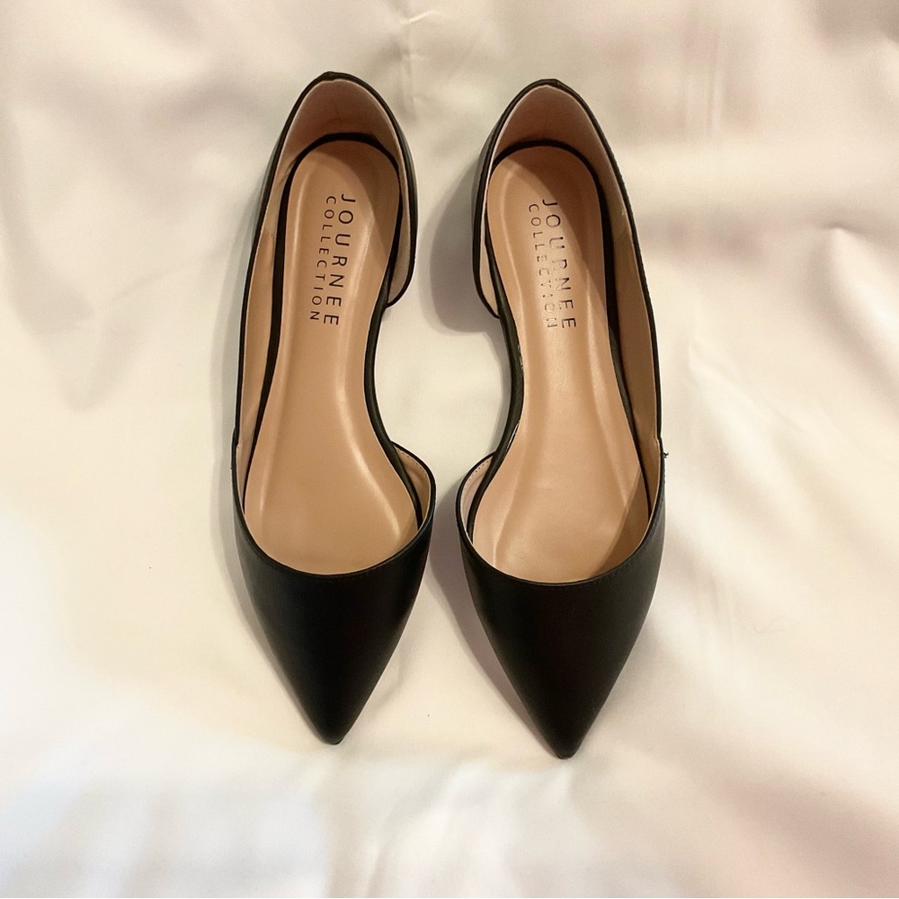 Journee Collection Women’s Cortni d’Orsay Flats (comes with a plastic shoe box)